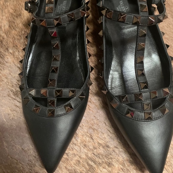 Authentic Valentino - Picture 3 of 7